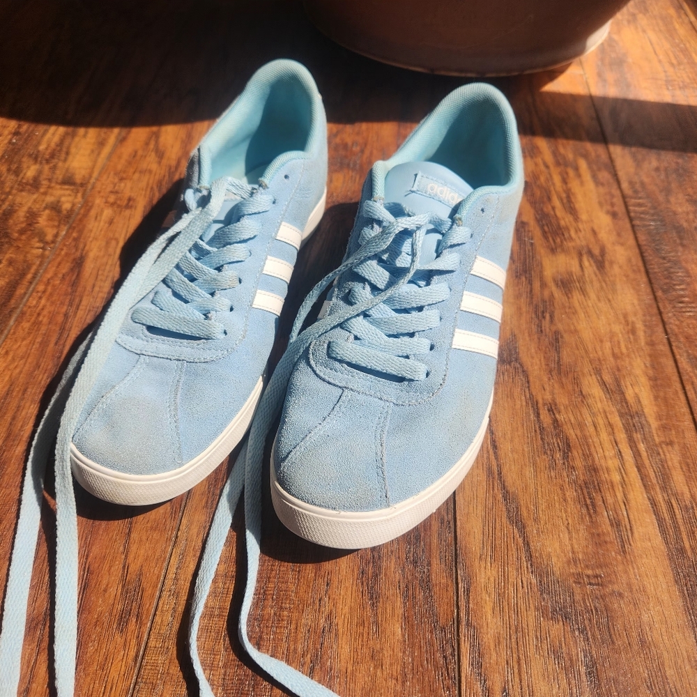 Adidas 9.5 light blue